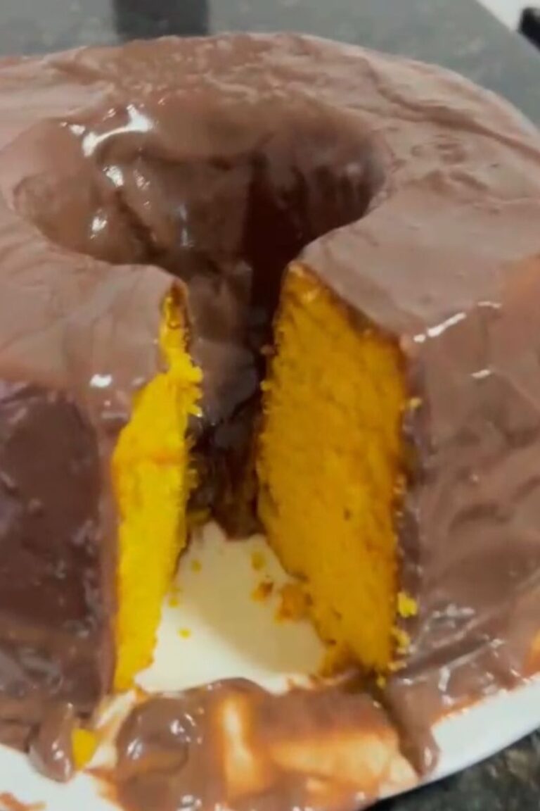 Bolo de Cenoura com uma deliciosa calda de Nescau